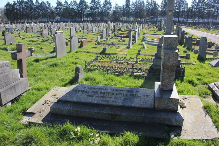 1024px-Charlton_Cemetery