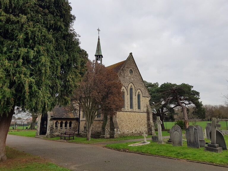 1024px-Plaistow_Cemetery_20190103_104743_(46807844145)