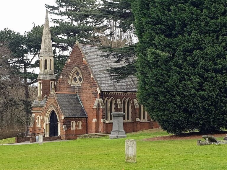 1024px-Woolwich_Cemetery_–_20180306_121102_(26780977008)